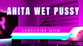anitawetpussy squirts water all over her body