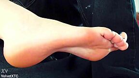 Watch the redhead squirt during dirty talk interview.