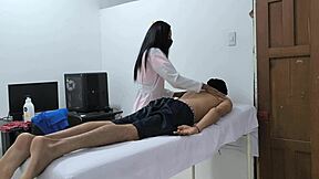 Masaje Sensual Mulata De 20 Años Con Nalgas Perfectas Seduce En La Sala De Masajes