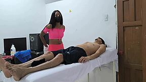 Masaje Sensual Mulata De 20 Años Con Nalgas Perfectas Seduce En La Sala De Masajes