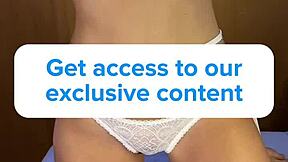 Θέλεις να με γαμήσεις doggy με το δάχτυλό σου στον κώλο μου, σκληρά και έντονα