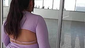 Agente De Inmobiliaria Vende Propiedad A Cambio De Su Caliente Co�o