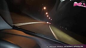 الخليلة السابقة تعطي بلوب جوب في السيارة وهي تقود