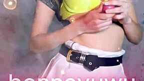 Bonneyuwu dances in her white skirt cutely.