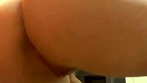 Cacheada Latina safada rebolando o cuzão gostoso com muita atitude