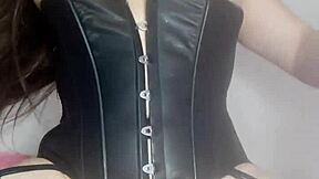 Min styvmamma är min hora som onanerar rumpa och fitta