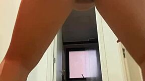 Cacheada Latina safada rebolando o cuzão gostoso com muita atitude