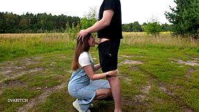 Jag längtar efter att få halsen fylld utomhus och svälja din sperma djupt.