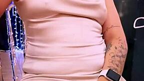 Esposa Casual Se Exibindo No Casamento Da Amiga