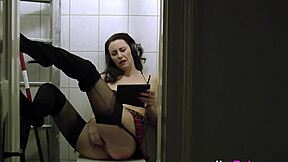 Young Teen Fucks Old Senior In Shoes?