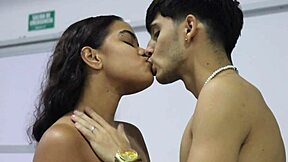 Hermanastro pervertido enseña a su hermanastra latina a jugar billar para después follar su concha 😈