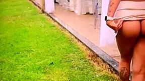 Esposa Casual Se Exibindo No Casamento Da Amiga