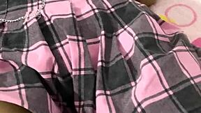 Молодая девственница просит мастера об анальном сексе в мини-юбке.