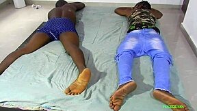 Tout le monde s'est réveillé pour rejoindre la douce baise avec grosse bite noire ?