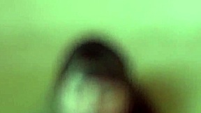 Bbw masturbates her clit and pussy