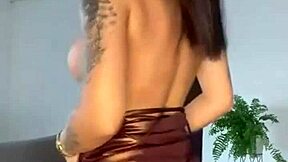 18 year old exhibitionist girlfriend exposed by cuckold bf