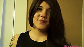 Emma W深插骚逼手指狂抠！