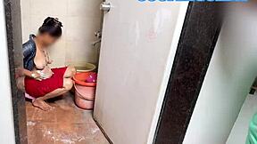 코몰이 대놓고 목욕하는데 사돈오빠 몰래 딸딸이 쳐