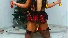 Робът издържа унижението вързан на Коледа