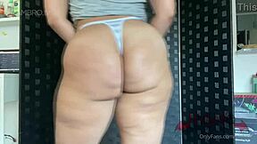 Nixlynka CLAPPING her TIGHT BIG ASS in DRESS