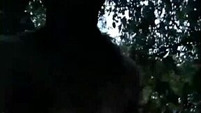 Σκλάβα γυναίκα ταπεινώνεται με χαστούκια και σεξ σε εξωτερικό δάσος