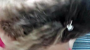 Le chupo su gran polla hasta tragarme su corrida