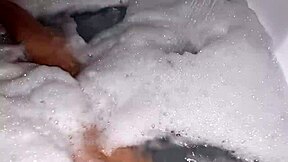 i jerk off in jacuzzi with relaxing music, come join