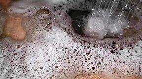 i jerk off in jacuzzi with relaxing music, come join