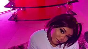 hijastra con gran culo toma gran polla en co�o mojado