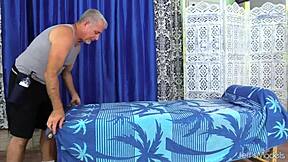 Hot plump milf lacy bangs enjoys a good rubdown