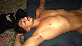 Yeni boşanmış bir kadın olarak parti verdim ve gürültü şikayeti yüzünden bir polisle sikiştim