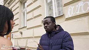 Daniela Ortiz collectionne des culs avec gorge profonde et fist anal sur grosse bite noire