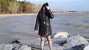 Milf Pissing in Sea with Hairy Pussy Outdoor Fetish