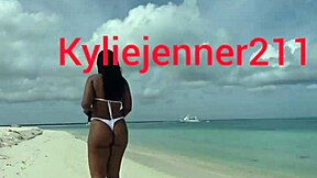 Prepričal jo, da da ritko na plaži!