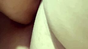 Que rico lamer el coño de una madura!