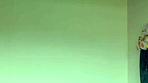 chorros de leche squirt chica muy sexy masturbandose