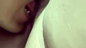 Que rico lamer el coño de una madura!