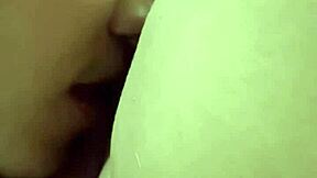 Que rico lamer el coño de una madura!