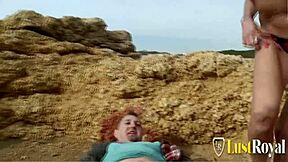 Aku Tengok Milf Blonde Yelena Vera Hisap Kontol Sebelum Ngentot Doggy