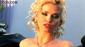 i'm watchin caylan curtis masturbatin in fishnets