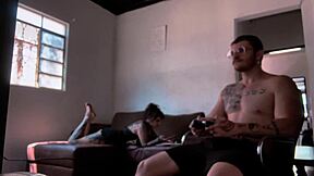 bastidores da grava��o chupando o carmona jogando video game