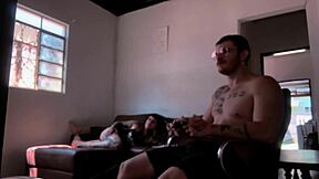 bastidores da grava��o chupando o carmona jogando video game