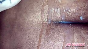 deixei o rabo e a pussy cremosa de fora para o meu inquilino pagar a renda