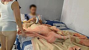 eu irrito meia-irmã com pau duro até ela pedir porra.