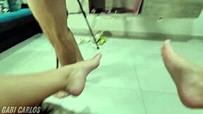 Amateur Sucks Huge Pussy Then Squirts in Mouth at Home