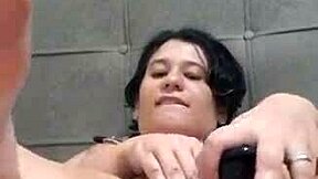 Novinha Metendo Os Consolos Na Buceta Melada E Gozando Igual Uma Putinha Se Exibindo Pro Seu Macho E Outros Homens