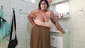 Мачеха получает огромный кончает на лицо от пасынка