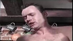 Zralá ebony juggs gangbang v interrasovém klasickém retro skupinovém.