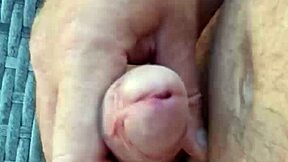 je me branle et je jouis sur mon ventre!