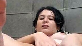 Novinha Metendo Os Consolos Na Buceta Melada E Gozando Igual Uma Putinha Se Exibindo Pro Seu Macho E Outros Homens